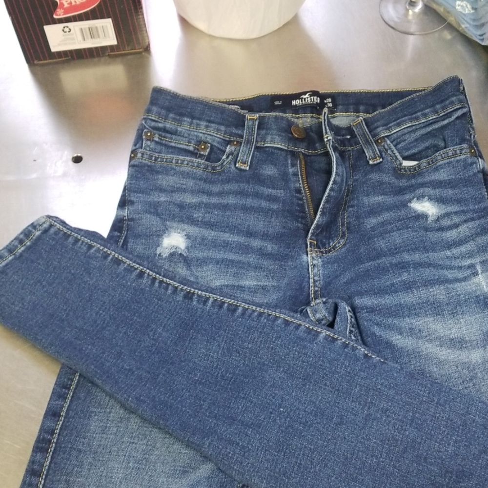 Distressed Skinny jeans